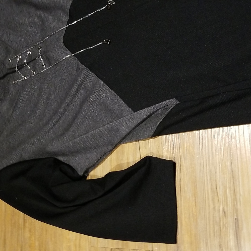 Avenue knit dress 3/4 sleeve v neck w/chain detail at neck/chest EUC sz 22/24 - Picture 4 of 10